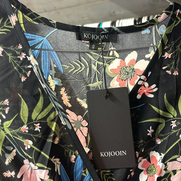 NWT Kojooin Petal Palette Dress With Back Tie V-Neck Short in front longer back - Picture 4 of 7